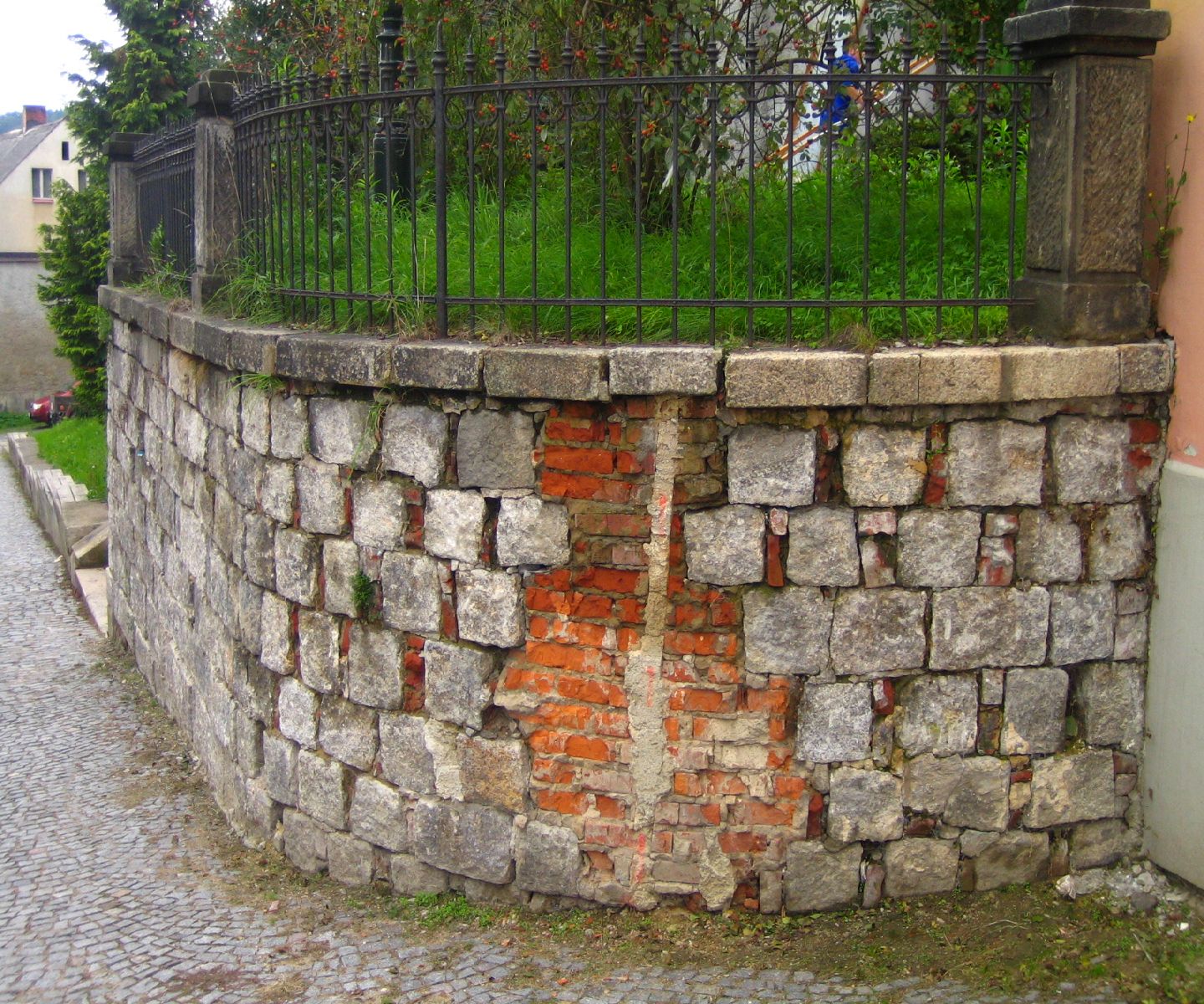 Rekonstrukce opěrné zdi